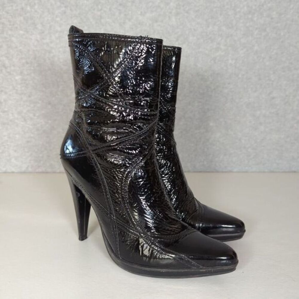 Guess Spark Black Stiletto Boots Patent Leather 7 Pointy Toe Sexy Witchy READ